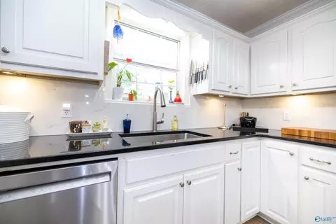 Kitchen - 354 Fallon Dr, Hamilton, AL 35570 photo 4 of 4