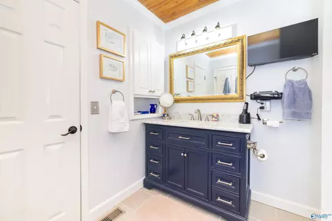 Bath - 354 Fallon Dr, Hamilton, AL 35570 photo 1 of 5