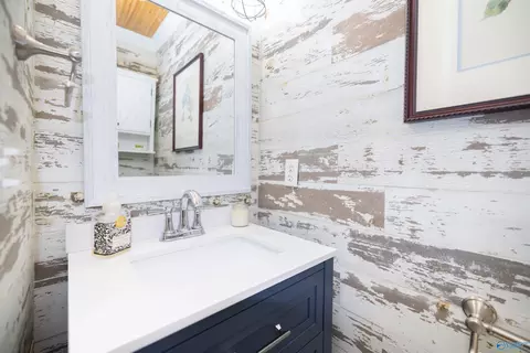Bath - 354 Fallon Dr, Hamilton, AL 35570 photo 5 of 5