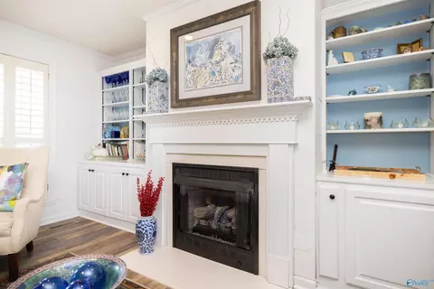 Living - 354 Fallon Dr, Hamilton, AL 35570 photo 4 of 6