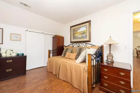 Bedroom - 354 Fallon Dr, Hamilton, AL 35570 photo 3 of 4