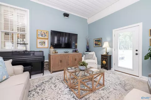 Living - 354 Fallon Dr, Hamilton, AL 35570 photo 5 of 6