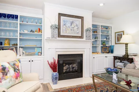 Living - 354 Fallon Dr, Hamilton, AL 35570 photo 3 of 6