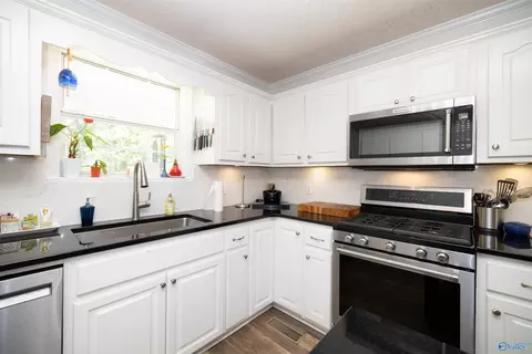 Kitchen - 354 Fallon Dr, Hamilton, AL 35570 photo 3 of 4