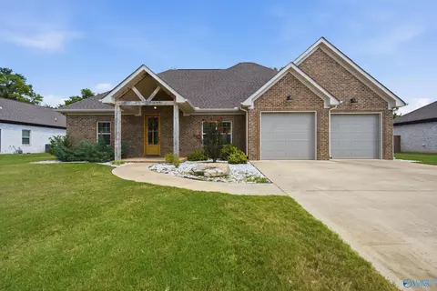 1211 Glendora Ave, Tuscumbia, AL 35674