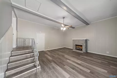 Living - 1024 E Tomahawk Trl, Gadsden, AL 35903 photo 3 of 4