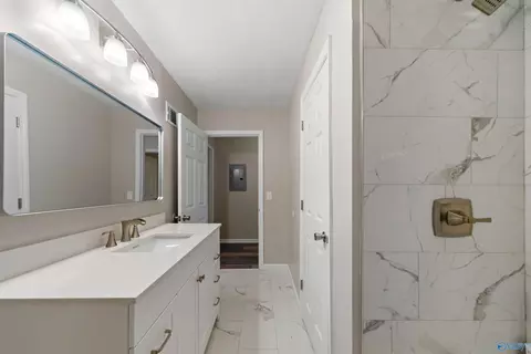 Bath - 1024 E Tomahawk Trl, Gadsden, AL 35903 photo 3 of 4