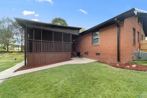 Exterior - 1024 E Tomahawk Trl, Gadsden, AL 35903 photo 8 of 10