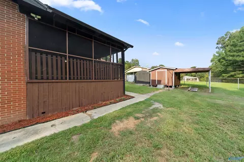 Exterior - 1024 E Tomahawk Trl, Gadsden, AL 35903 photo 9 of 10