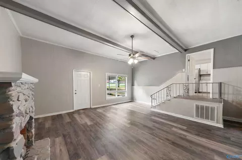 Living - 1024 E Tomahawk Trl, Gadsden, AL 35903 photo 4 of 4