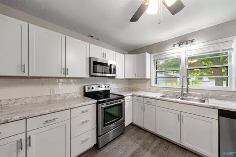 Kitchen - 1024 E Tomahawk Trl, Gadsden, AL 35903 photo 1 of 5