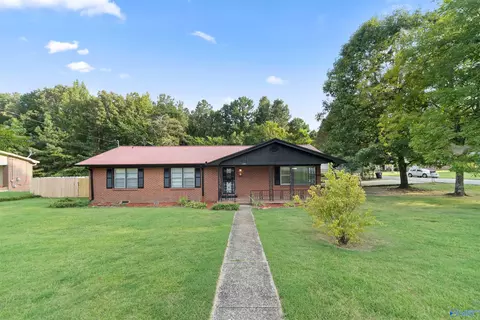 Exterior - 1024 E Tomahawk Trl, Gadsden, AL 35903 photo 5 of 10