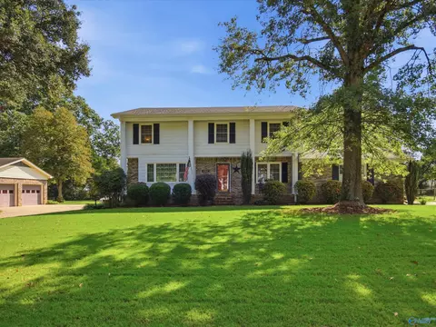 8907 Willow Hills Dr, Huntsville, AL 35802