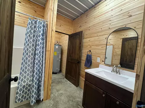 Bath - 249 Davistown Rd, Section, AL 35771 photo 2 of 3