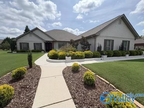 53 Walnut Cove Blvd, Huntsville, AL 35824