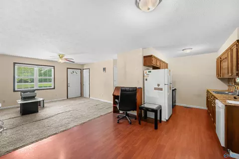 Living - 2011 Croft Ferry Rd, Hokes Bluff, AL 35903 photo 3 of 3