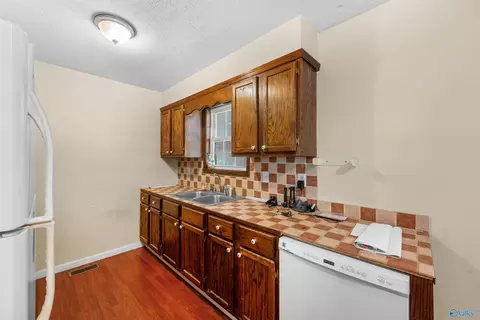 Kitchen - 2011 Croft Ferry Rd, Hokes Bluff, AL 35903 photo 2 of 2
