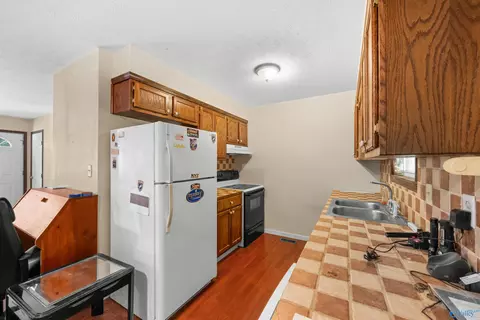 Kitchen - 2011 Croft Ferry Rd, Hokes Bluff, AL 35903 photo 1 of 2