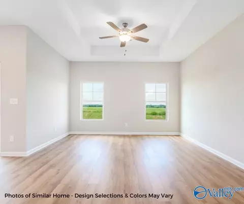 Living - 922 Strain Rd, Athens, AL 35613 photo 1 of 2