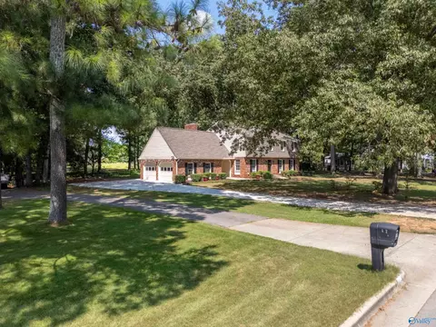 2404 Burningtree Dr, Decatur, AL 35603