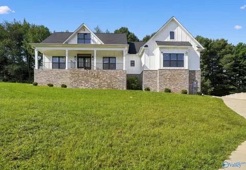 427 Meadow Winds Cir, Huntsville, AL 35811
