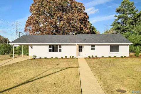 2112 Woodmont Dr, Decatur, AL 35601