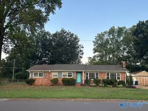 2009 NE Giles Dr, Huntsville, AL 35811