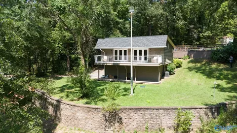401 Douglas Dr, Guntersville, AL 35976