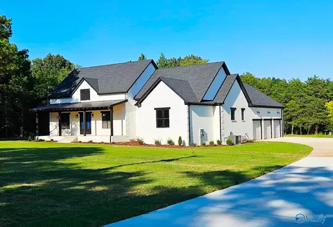 3811 S Chapel Hill Rd, Decatur, AL 35603