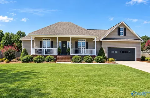 108 Saint Thomas Dr, Rainbow City, AL 35906