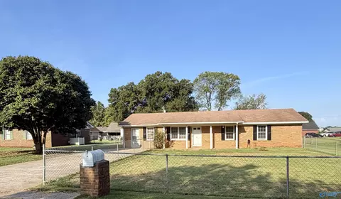 61 Sharon Ave, Courtland, AL 35618