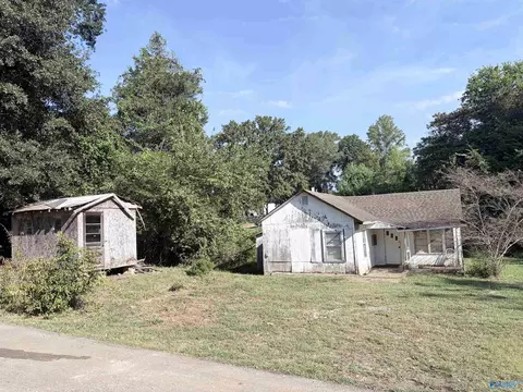 302 Shannon St, Muscle Shoals, AL 35661