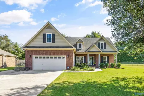 134 Pineforest Ln, Huntsville, AL 35811