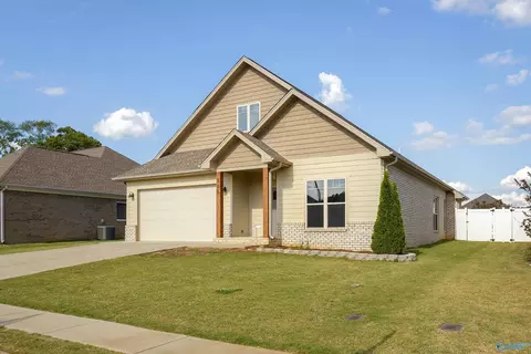 305 Rolling Brook Dr, Rogersville, AL 35652