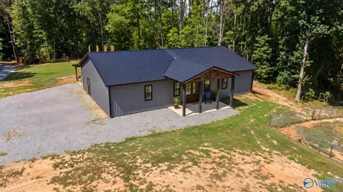677 W Lacon Rd, Falkville, AL 35622