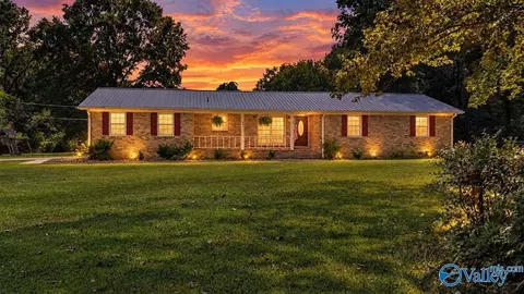 64 Livingstone Ln, Decatur, AL 35603