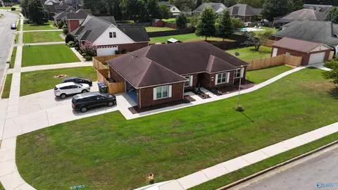 120 Jacob Landing Dr, Hazel Green, AL 35750
