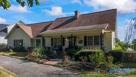 1900 Stevens St, Guntersville, AL 36976
