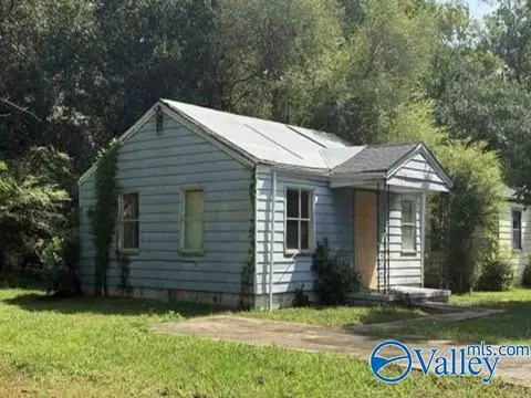 17 Hoadley St, Midfield, AL 35228