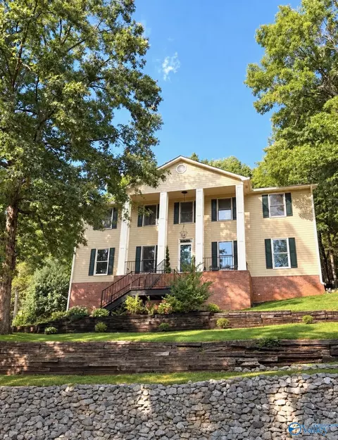 1801 Blevins Ridge Dr, Huntsville, AL 35802