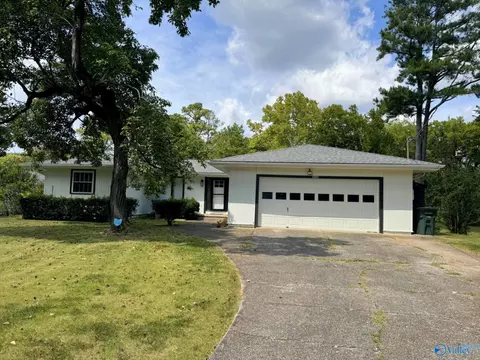 3726 Oakdale Ct, Huntsville, AL 35810