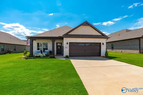 102 Whitner Dr, Hazel Green, AL 35750