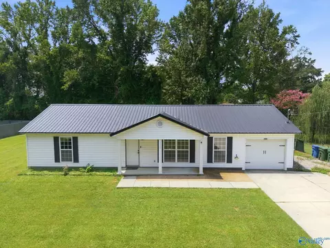 1549 Vest St, Hartselle, AL 35640