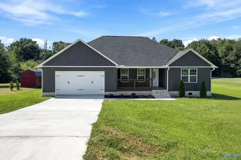 117 Creekside Dr, Albertville, AL 35950