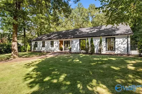 204 Claremont Dr, Gadsden, AL 35901