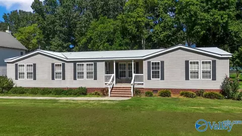 276 Star Point Rd, Guntersville, AL 35976