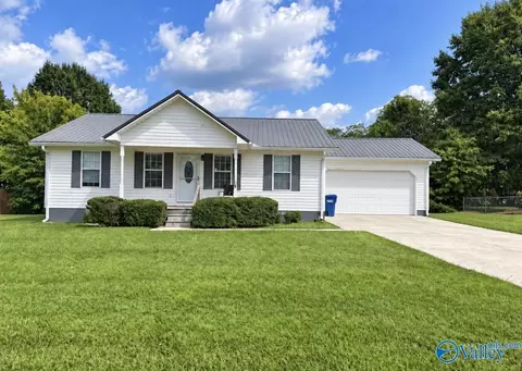 1304 Rubrum Ln, Albertville, AL 35951