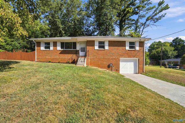 2416 Greenhill Dr, Huntsville, AL 35810