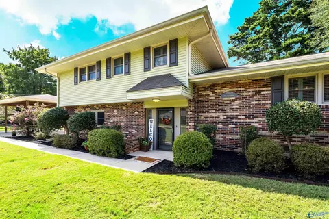 10020 Hampshire Dr, Huntsville, AL 35803