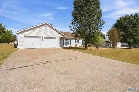 105 Thornhedge Trl, Toney, AL 35773